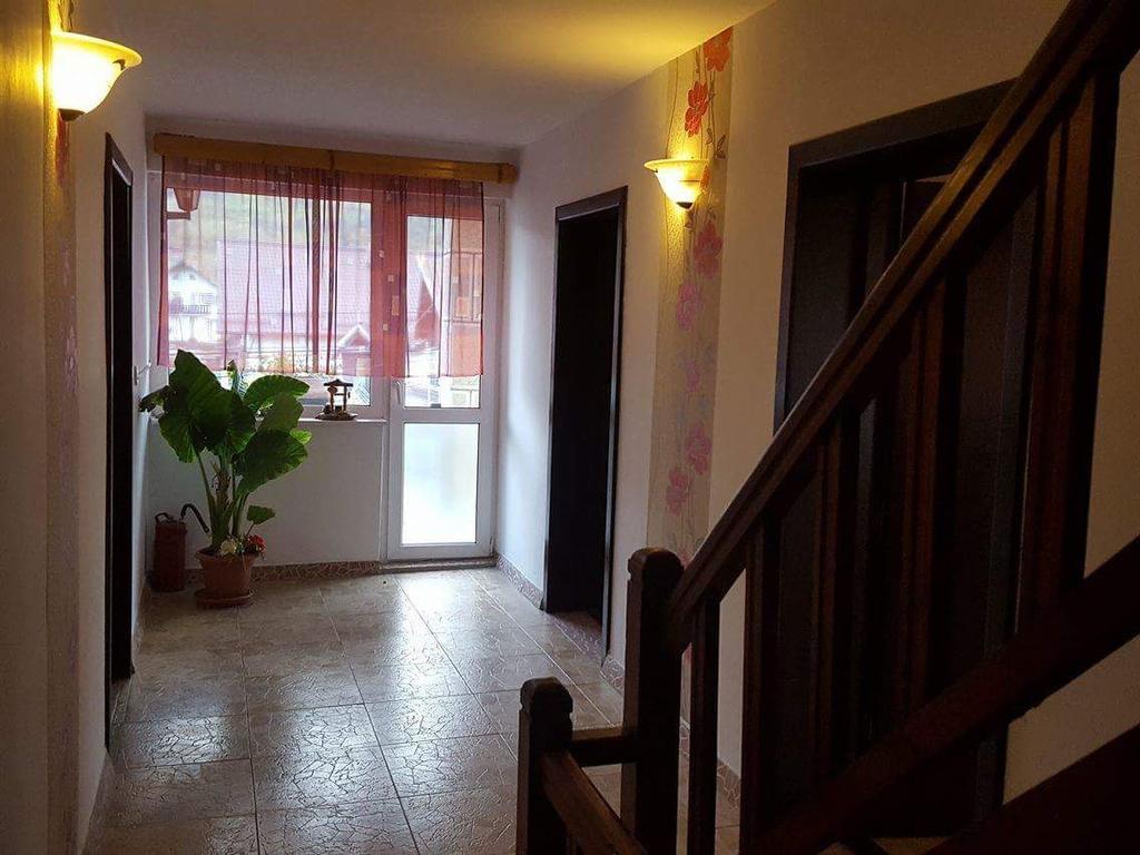 Pensiunea Cristomar Bran  Bagian luar foto
